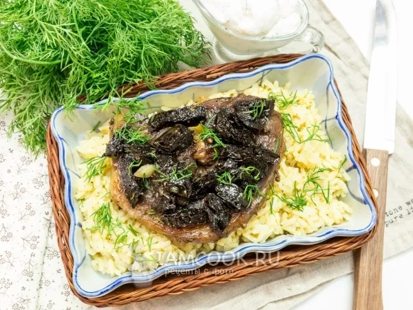 Фото готового блюда: Баранина с черносливом в духовке