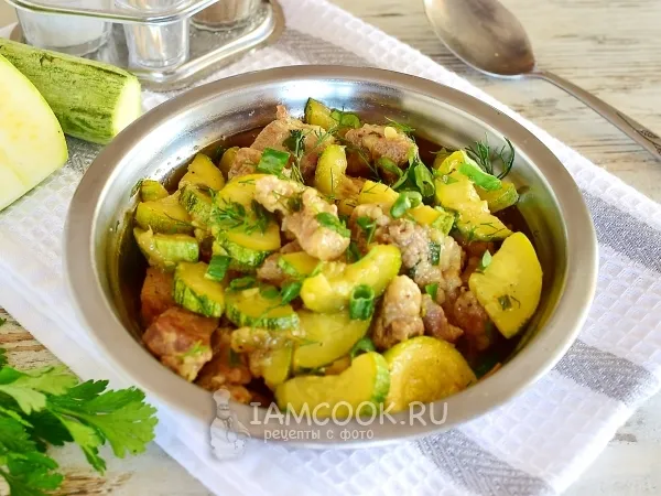 Фото блюда: Тушеная свинина с кабачками