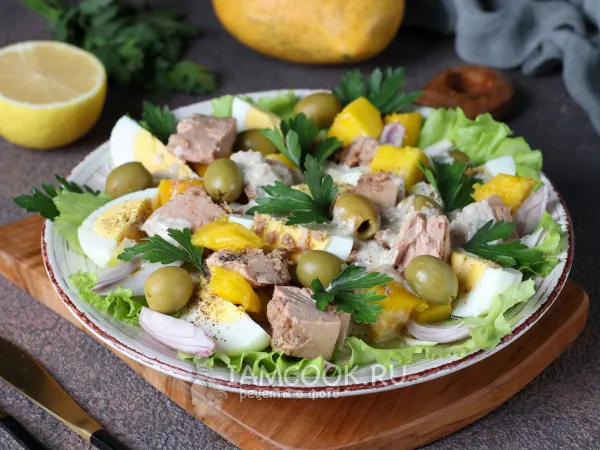 Фото готового блюда: Салат с тунцом и манго