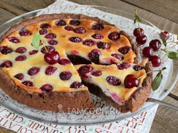 Фото блюда: Пирог с вишней и сметанной заливкой