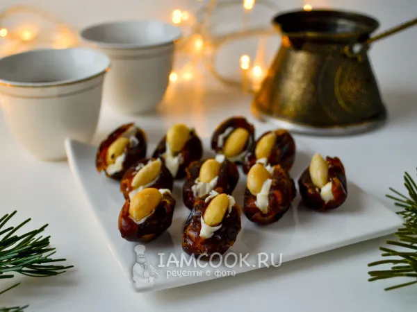 Фото готового блюда: Финики с маслом и орехами