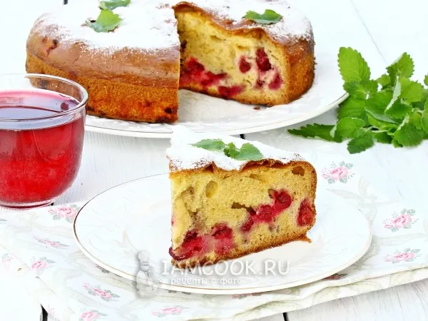 Фото готового блюда: Летний пирог с вишней