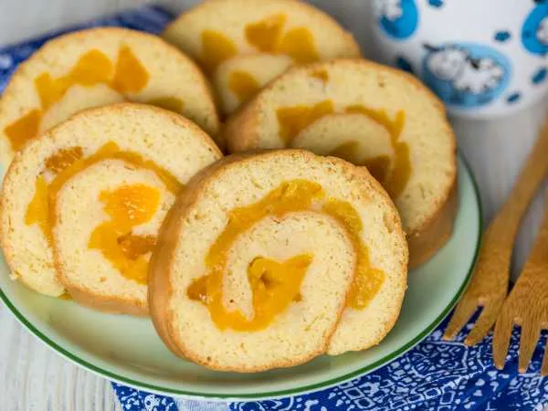 Фото готового блюда: Рулет с персиками