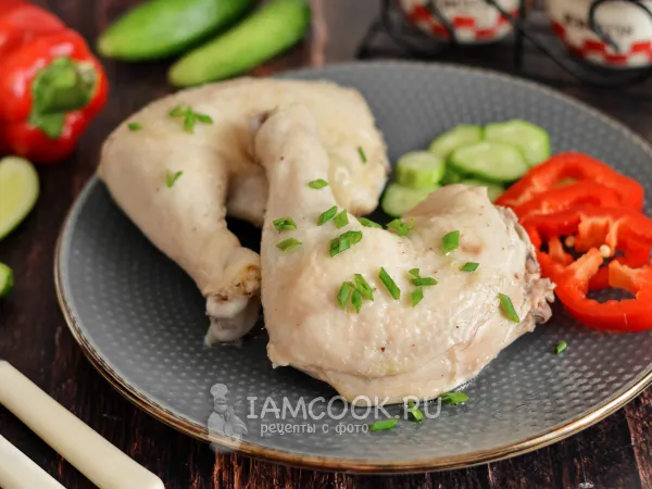 Фото блюда: Вареная курица на сковороде