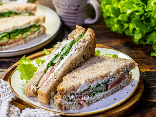 Фото готового блюда: Сэндвич с красной рыбой