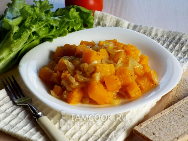 Фото блюда: Тушеная тыква с луком на сковороде