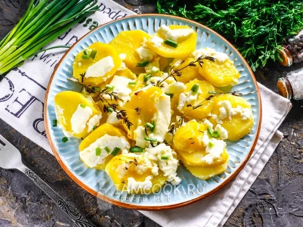 Фото готового блюда: Картофель с брынзой в духовке