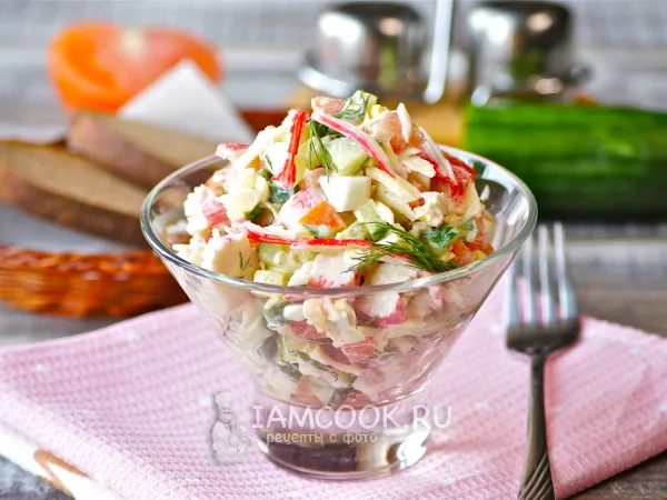 Фото готового блюда: Салат с крабовыми палочками без кукурузы